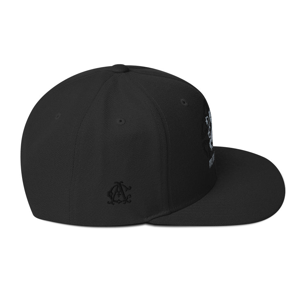 AC Structured Snapback in black — right side view, Celtic knot and lion embroidery, structured fit, by Agilis Cultus